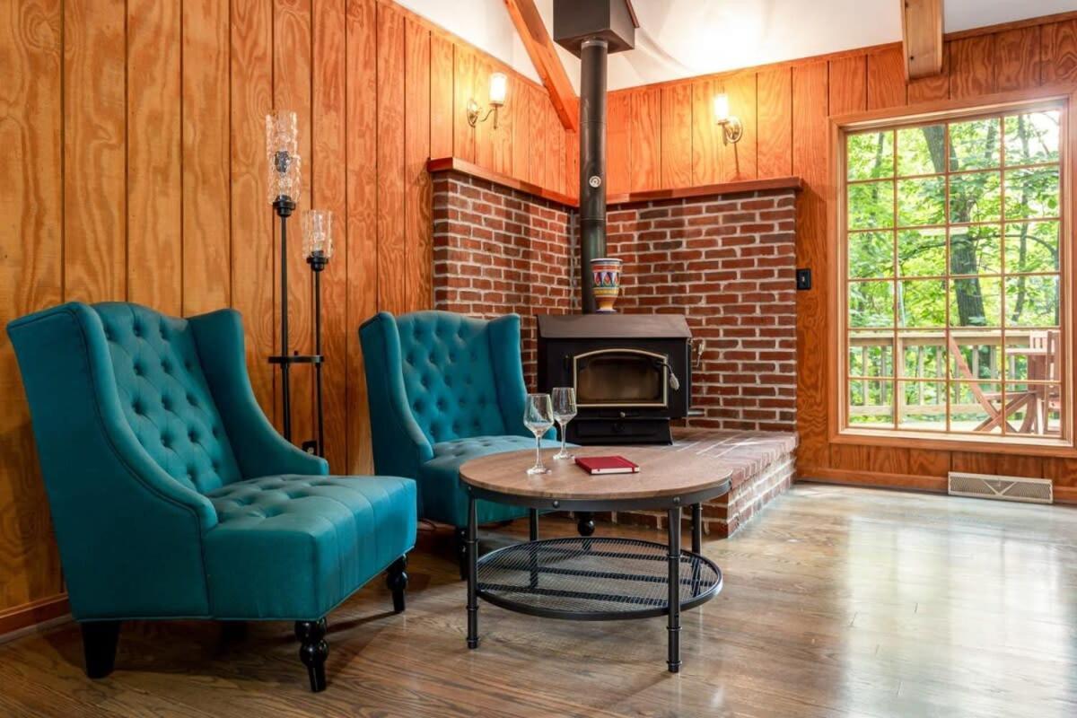 Huge Cabin W Hot Tub, Deck, Grill, Fire Pit, Wifi バークレー・スプリングス エクステリア 写真