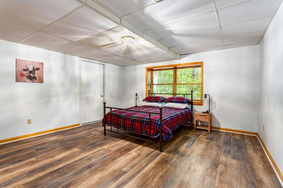 Huge Cabin W Hot Tub, Deck, Grill, Fire Pit, Wifi バークレー・スプリングス エクステリア 写真